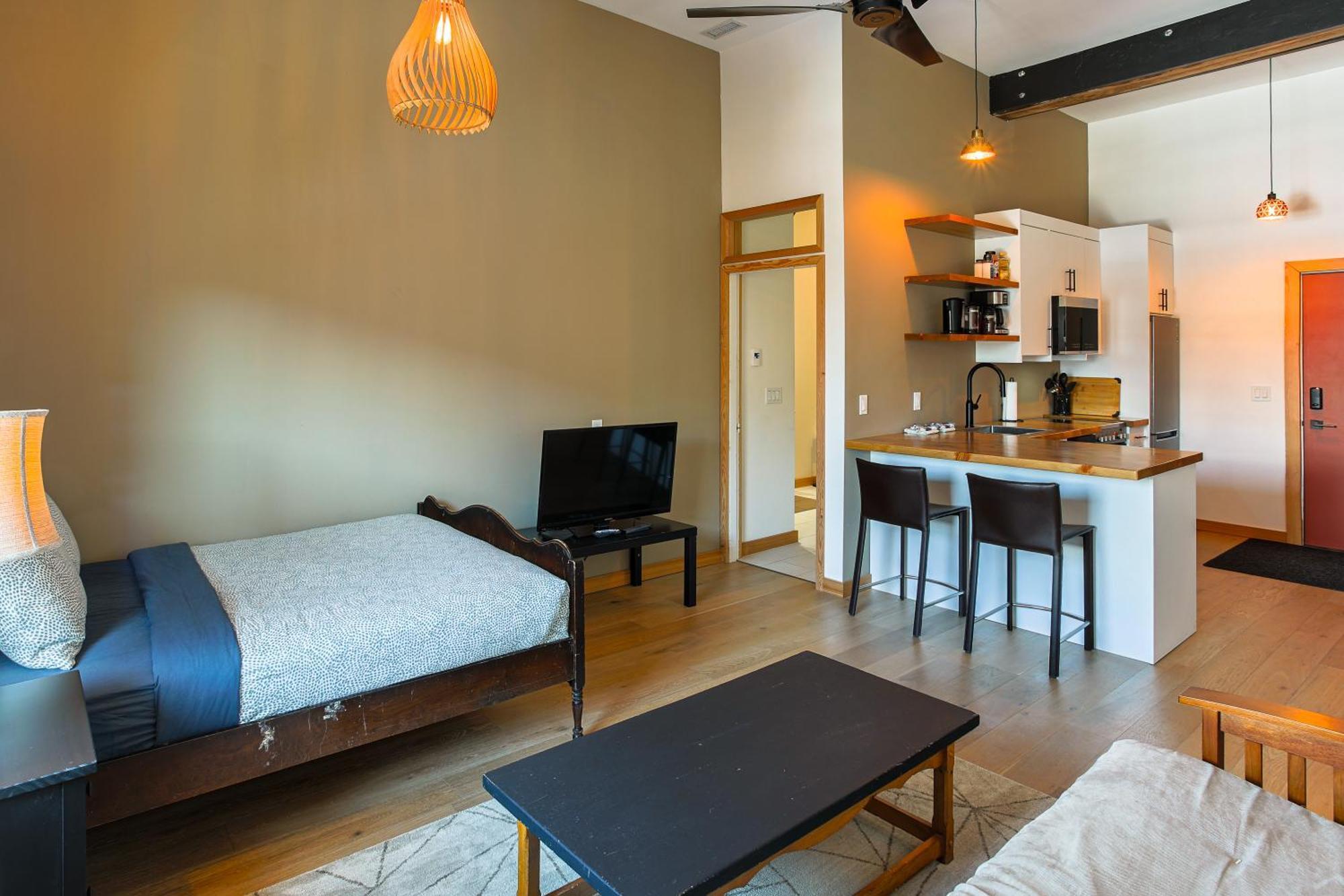 Apartment Downtown And By Stayin *