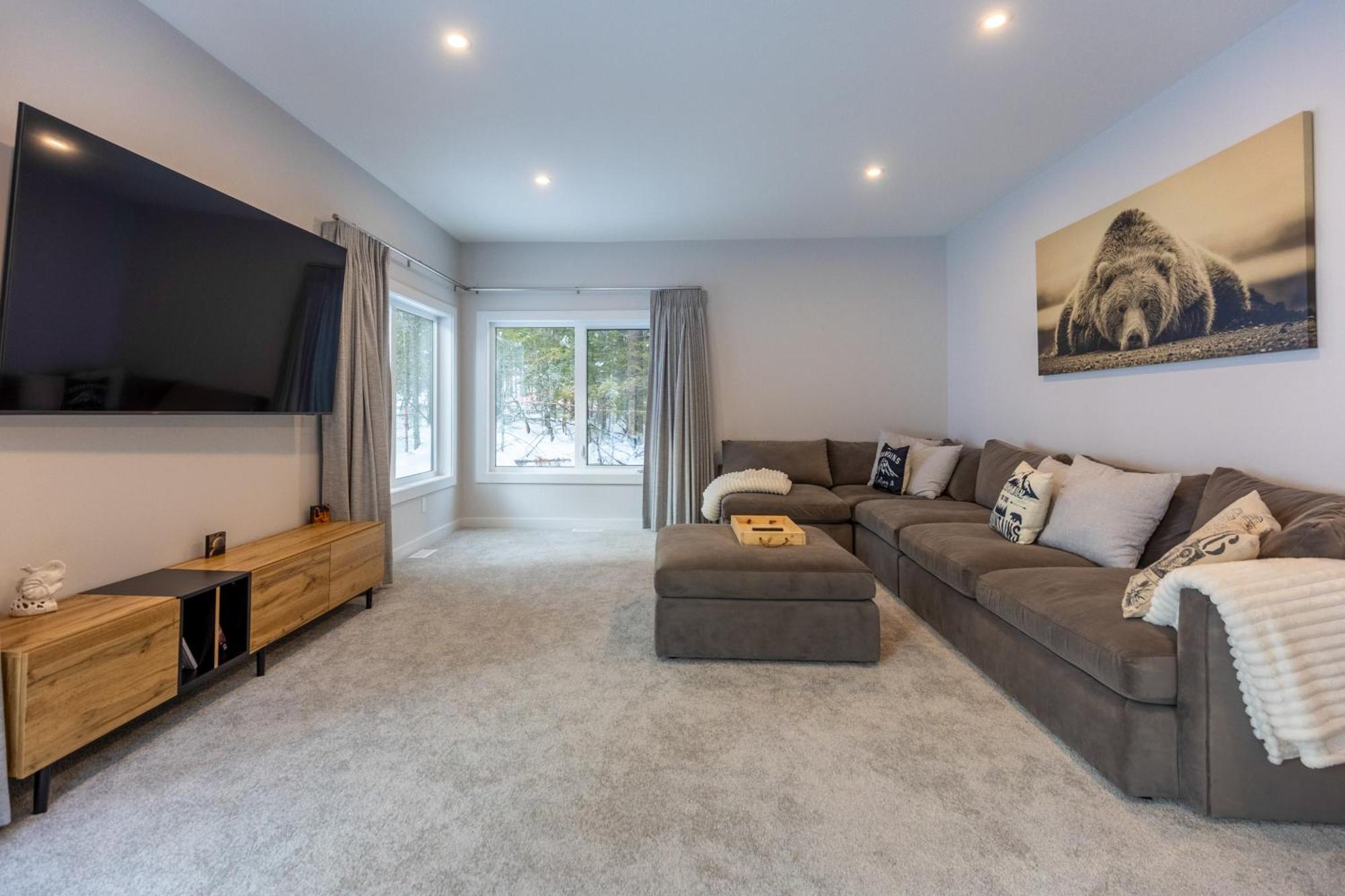 Kodiak - By Reservations Chalet Fernie