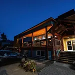 The Raging Elk Adventure Lodging