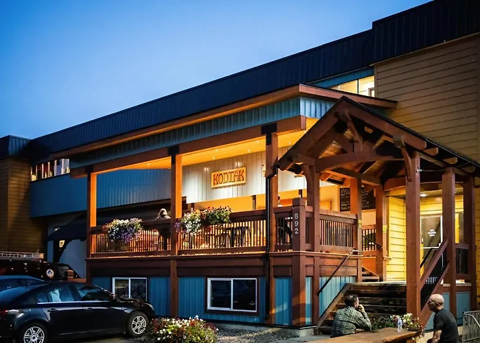 The Raging Elk Adventure Lodging
