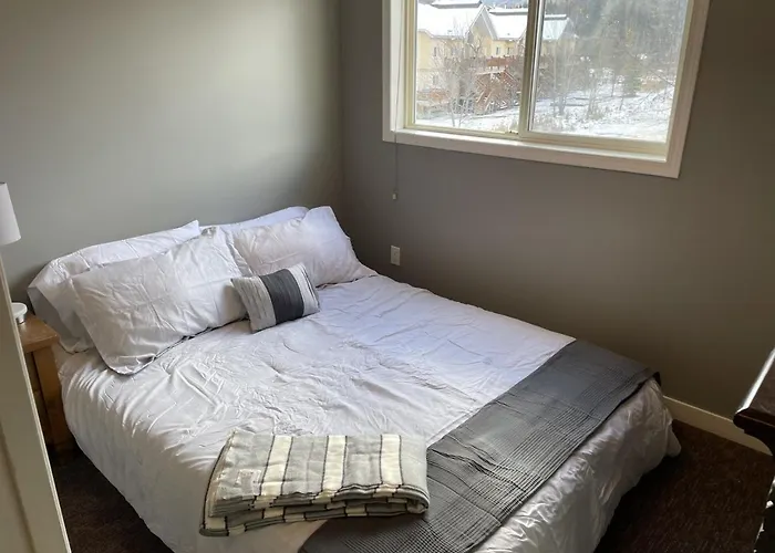 541 Fernie B.C. Ski Bike Fish Cozy Condo W Queen And Kitchen
