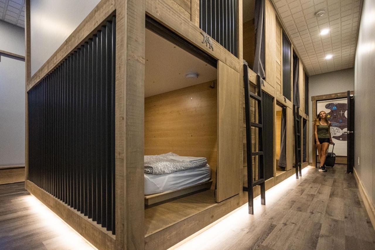 Capsule hotel The Raging Elk Adventure 2*