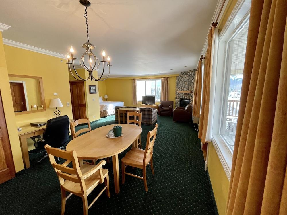 Park Place Lodge *