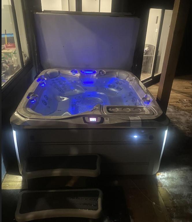 Holiday home In Out With Huge Game And Hot Tub