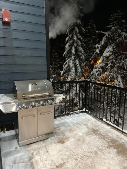 In Out With Huge Game And Hot Tub *