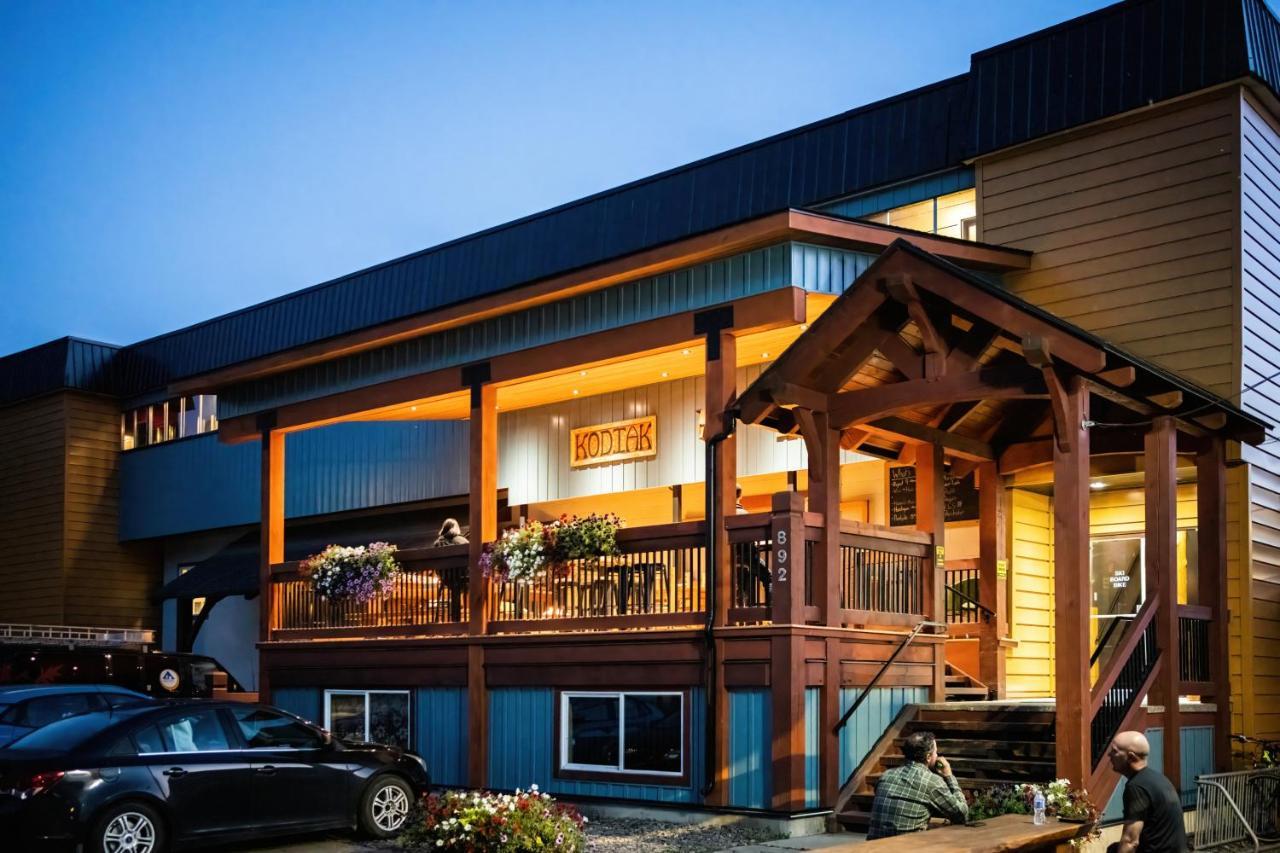 The Raging Elk Adventure Capsule hotel Fernie