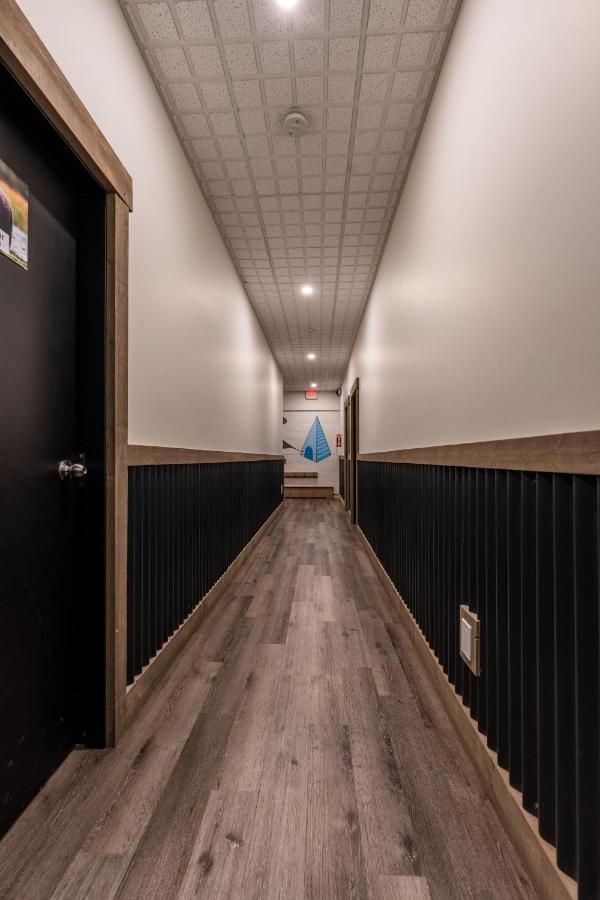 The Raging Elk Adventure Capsule hotel 2*