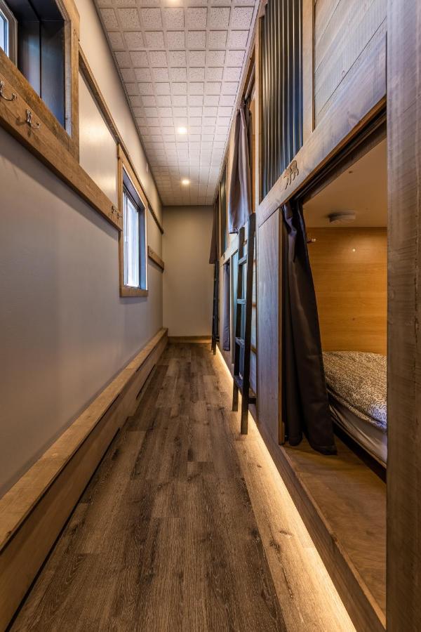 Capsule hotel The Raging Elk Adventure