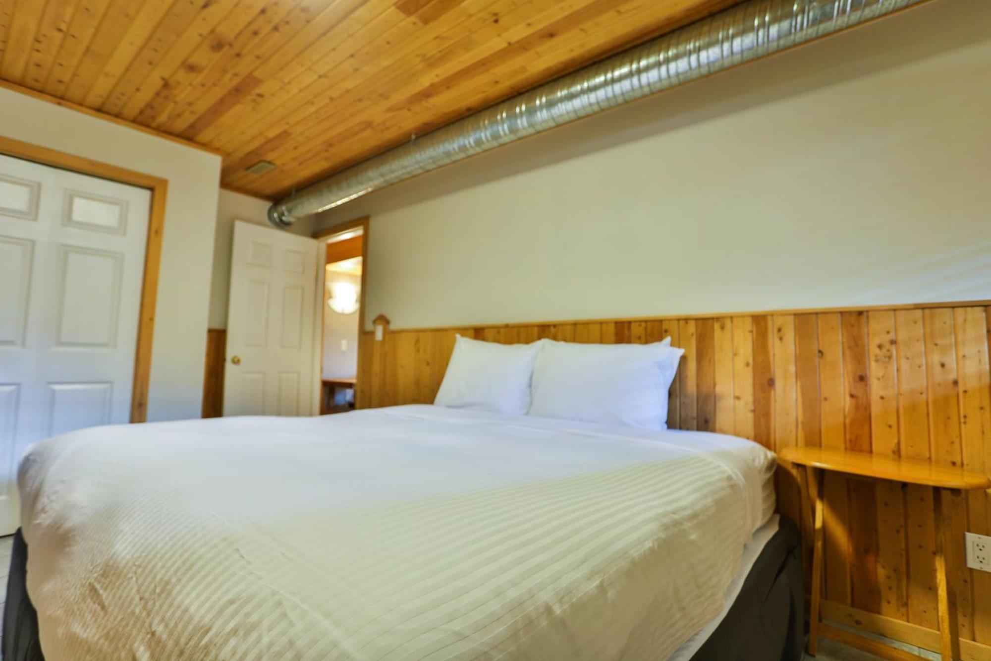 Dog Friendly On Hill With Hot Tub By Stayin Apartment Fernie