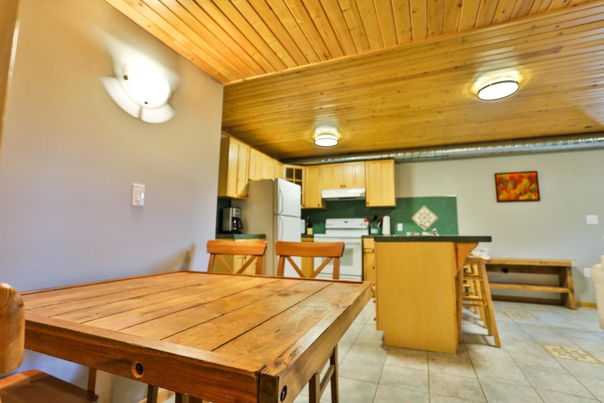 Dog Friendly On Hill With Hot Tub By Stayin