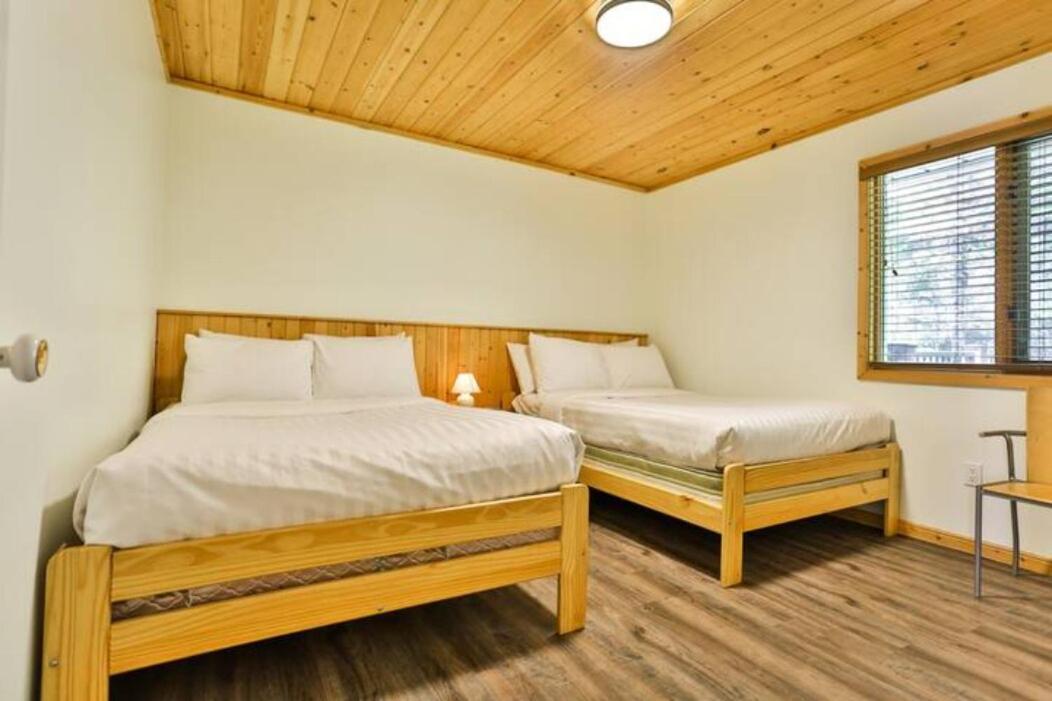 Dog Friendly On Hill With Hot Tub By Stayin *