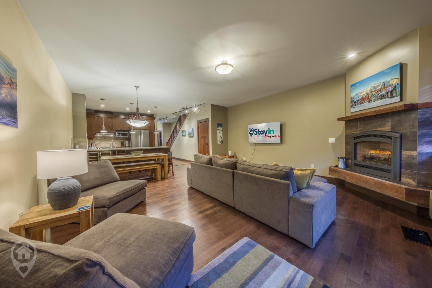 Apartment 901 By Stayin Fernie