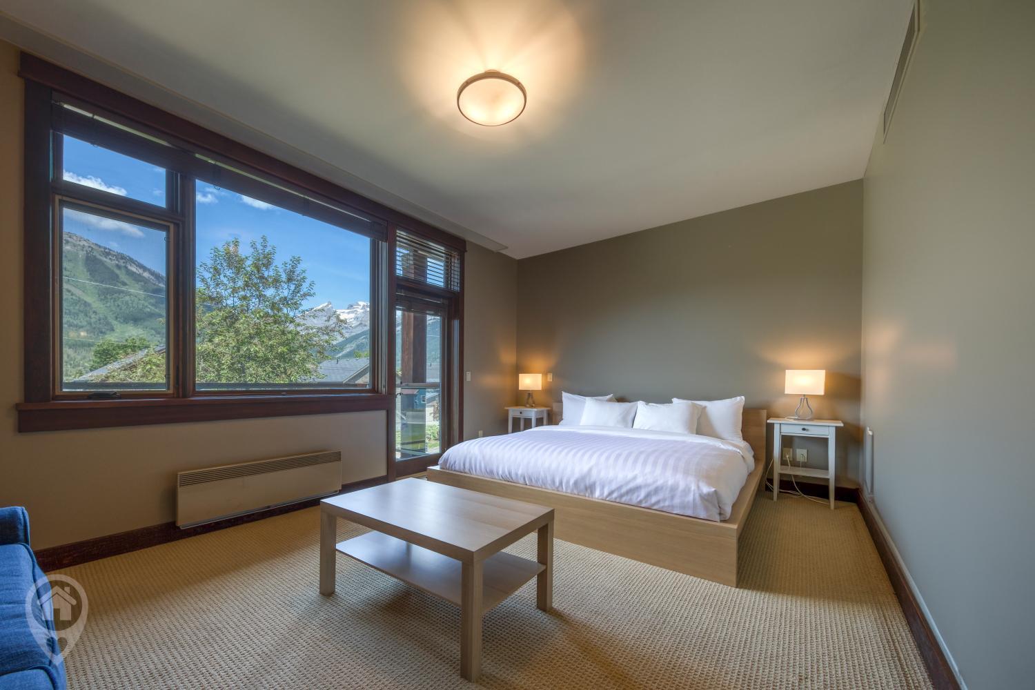 Apartment 901 By Stayin Fernie