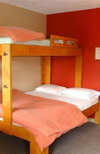 The Raging Elk Adventure Capsule hotel Fernie