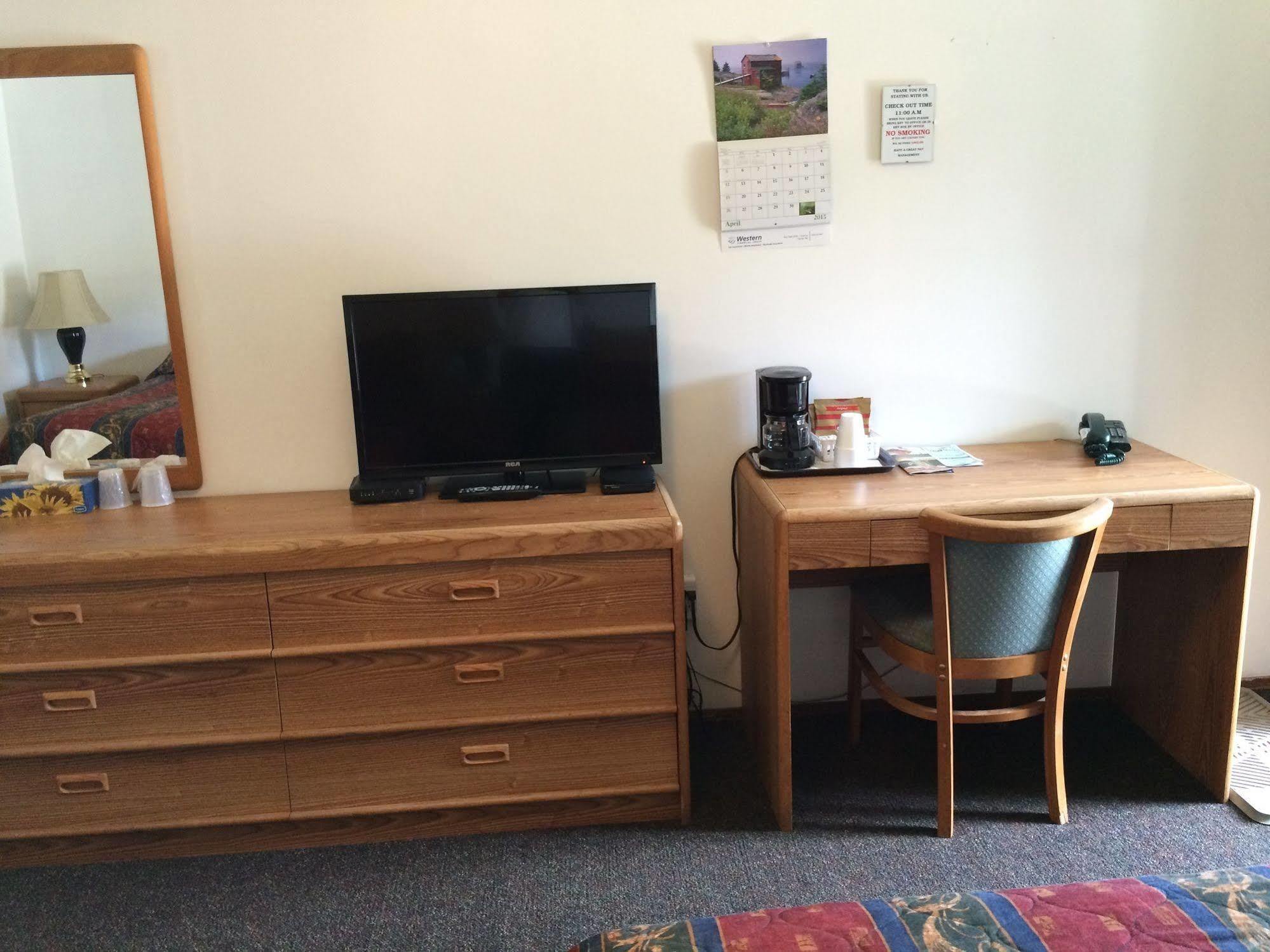 East Kootenay Hotel 2*