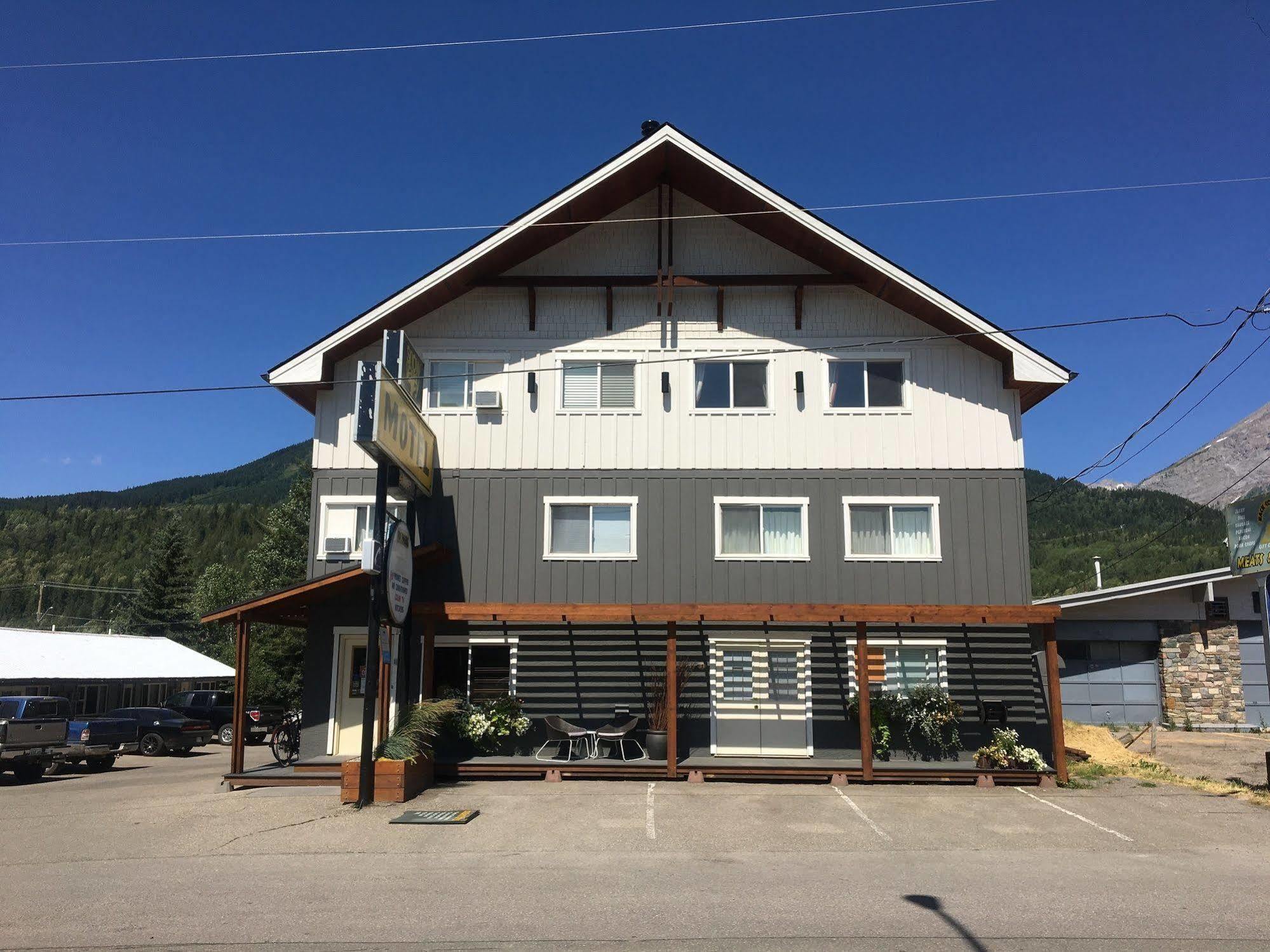 Lodge Snow Valley