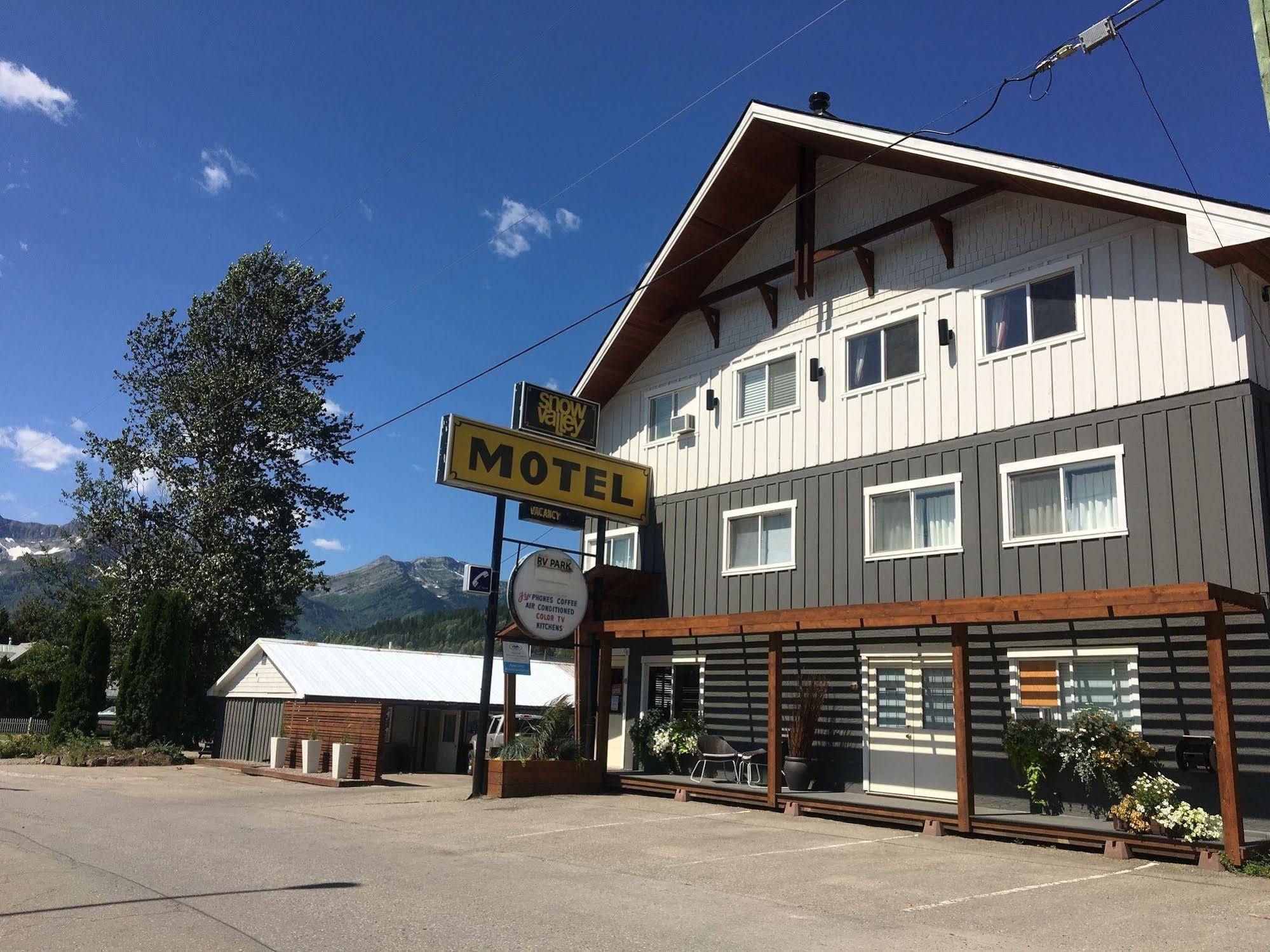 Snow Valley Lodge *