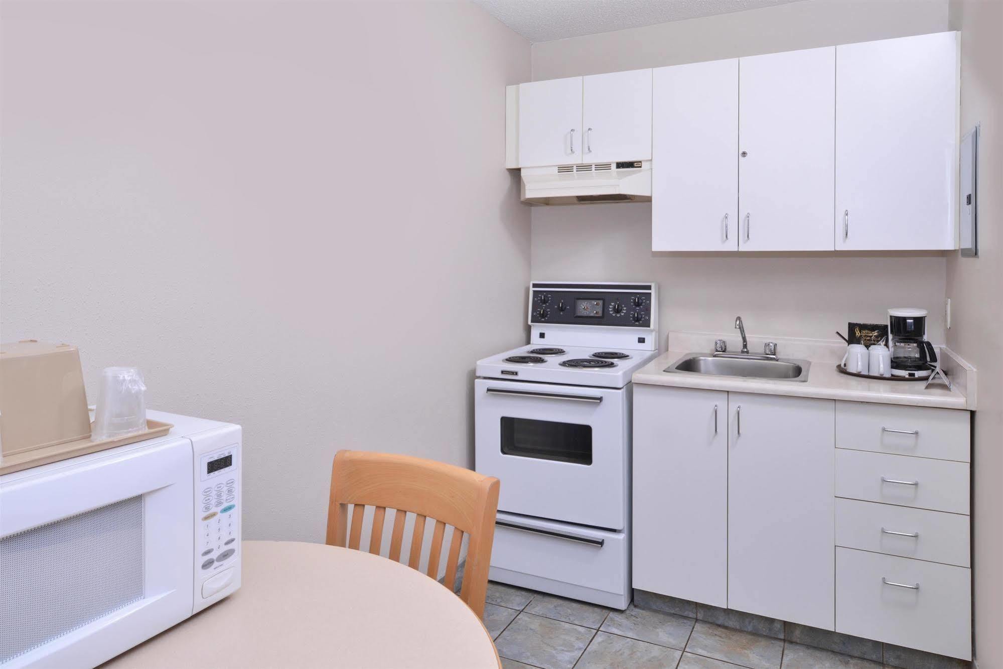 Motel Canadas Value And 3*
